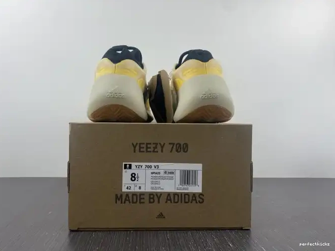 Safflower V3 700 HP5425 Mono Yeezy Adidas 0501
